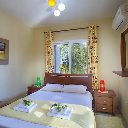 Tropical Villa Ayía Nápa